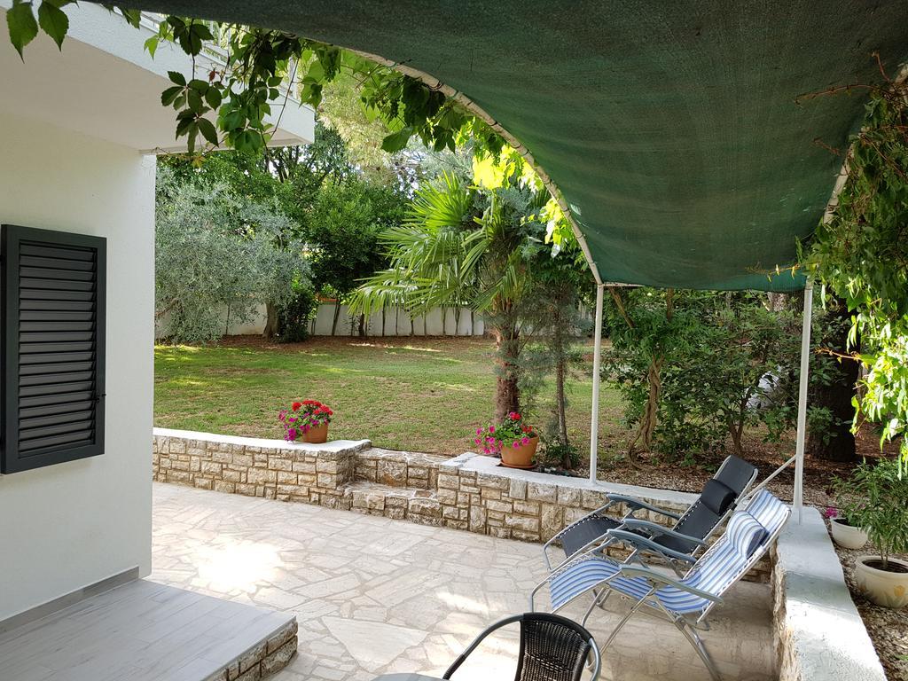 Villa Rosa With Yard And Children'S Playground Tar-Vabriga Exterior foto
