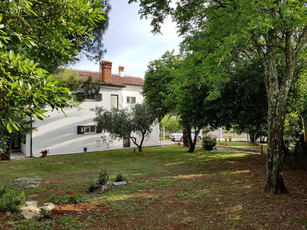 Villa Rosa With Yard And Children'S Playground Tar-Vabriga Exterior foto