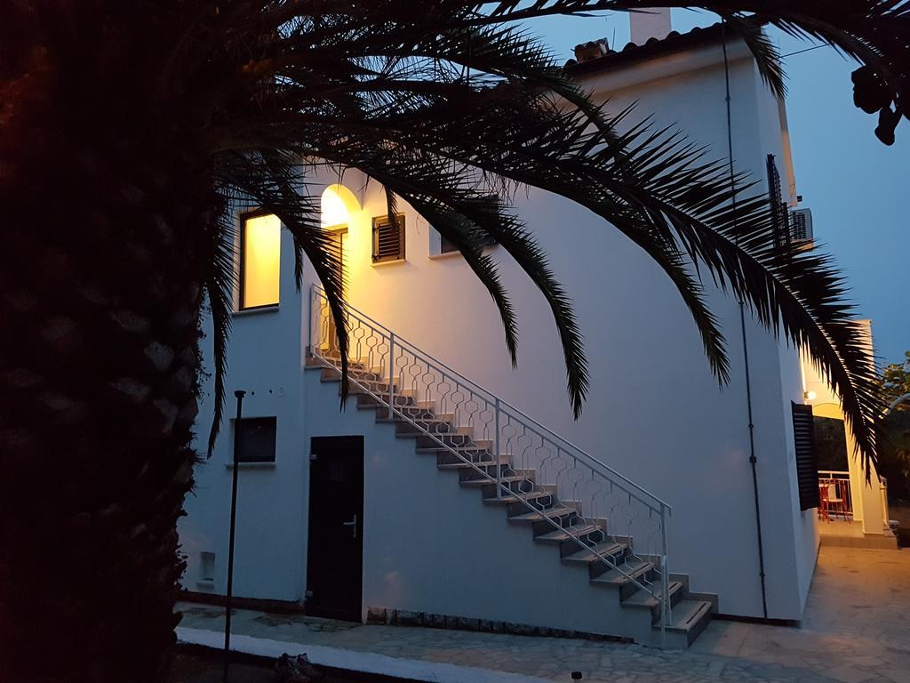 Villa Rosa With Yard And Children'S Playground Tar-Vabriga Exterior foto