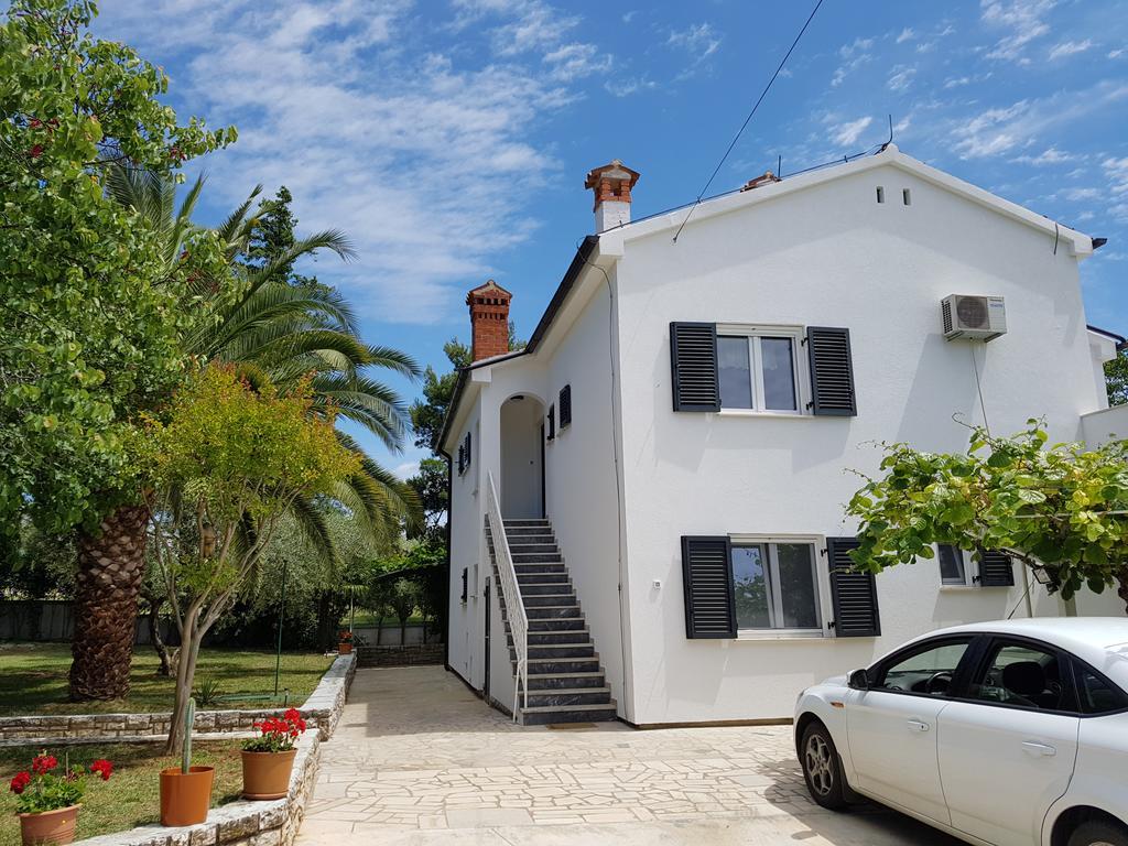 Villa Rosa With Yard And Children'S Playground Tar-Vabriga Exterior foto