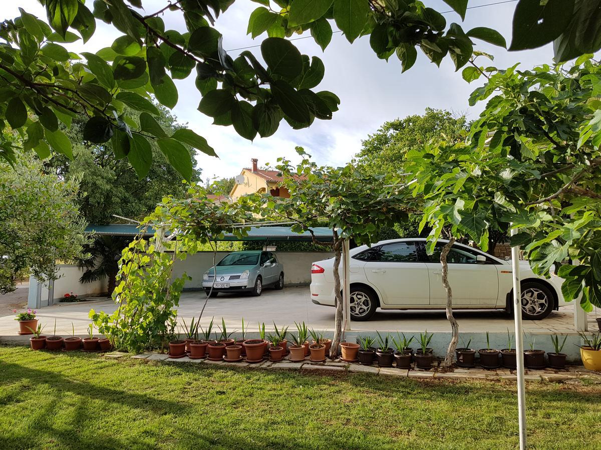 Villa Rosa With Yard And Children'S Playground Tar-Vabriga Exterior foto
